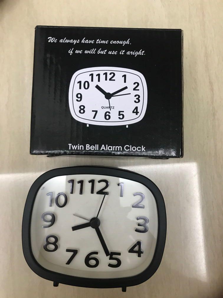 Battery Powered Bedside Clock Silent Simple To Set Table Clocks With Nightlight Large Display For Home