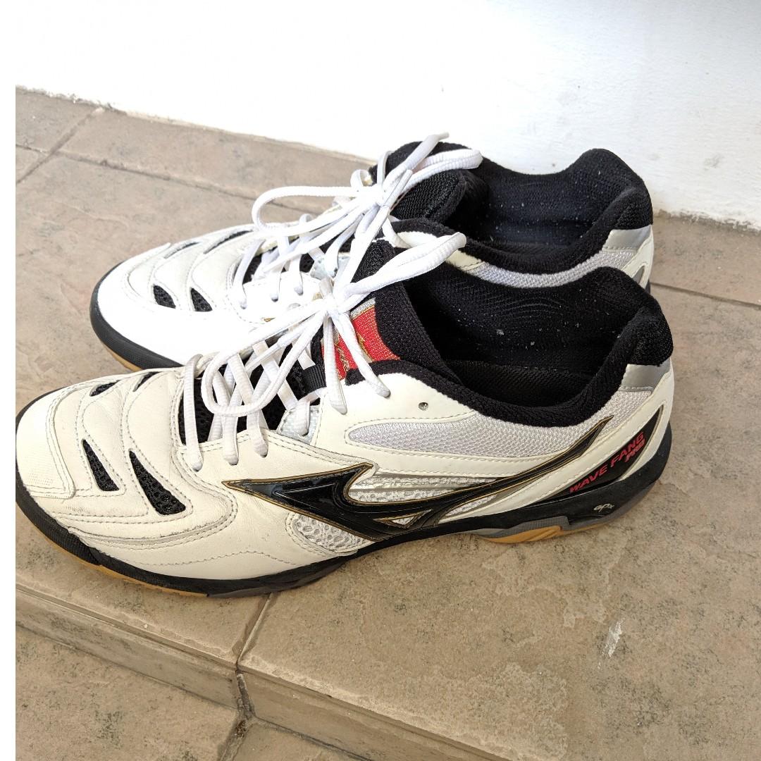 Mizuno Wave Fang Pro Badminton Shoes Men s Fashion Activewear on Carousell