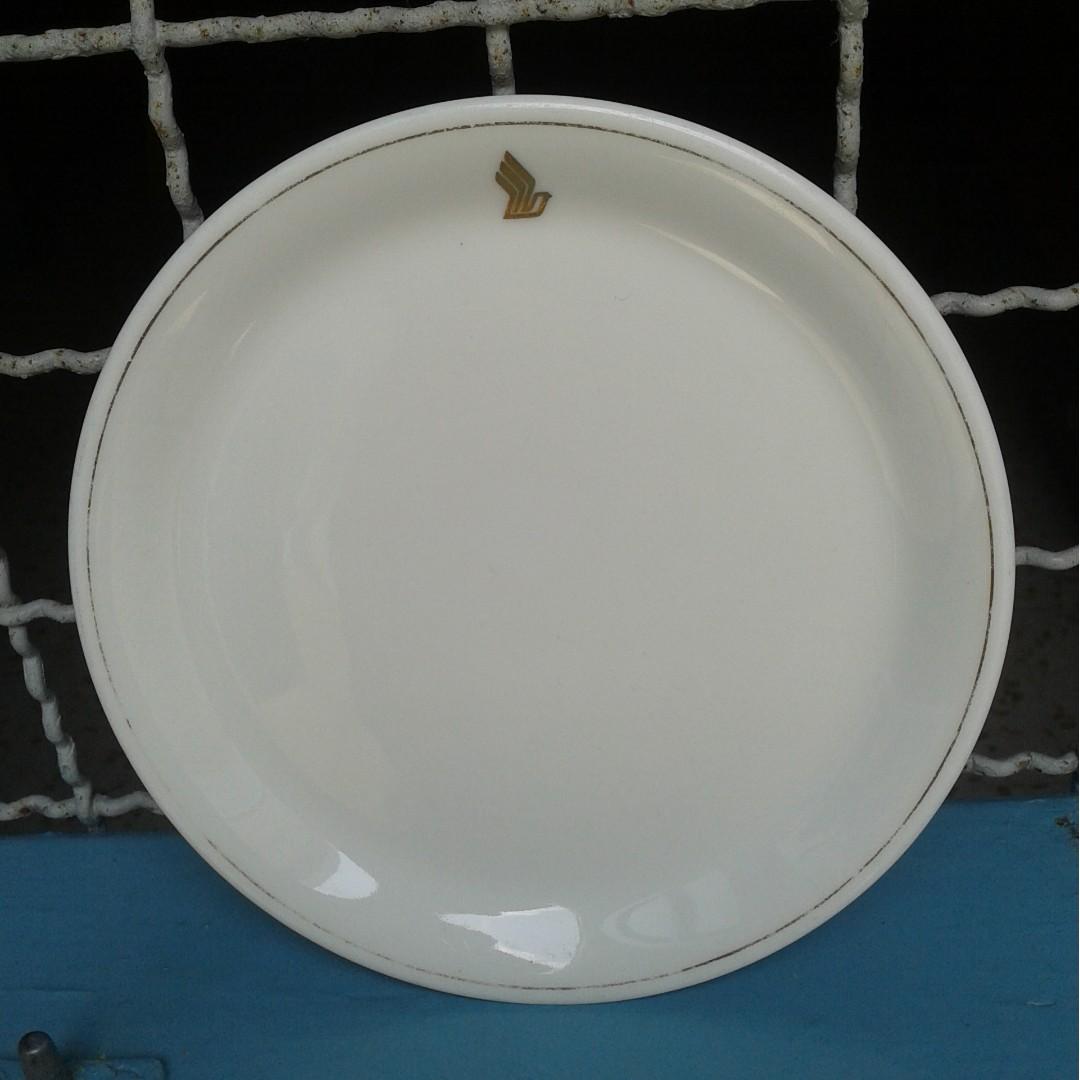 Royal Doulton English Fine Bone China Side Plates Sia Vintage Collectibles Vintage Collectibles On Carousell The royal doulton company is happy with its investment in indonesia and plans to put another $125 million into its waterford wedgwood, which apart from its famous royal doulton china cups, plates, and saucers also produces figurines, has two factories in asia, with the other being located in india.