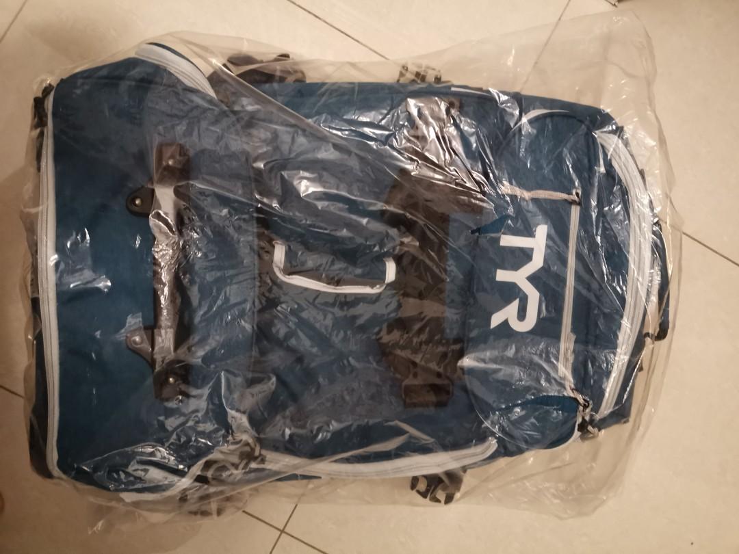 Tyr duffel hotsell bag