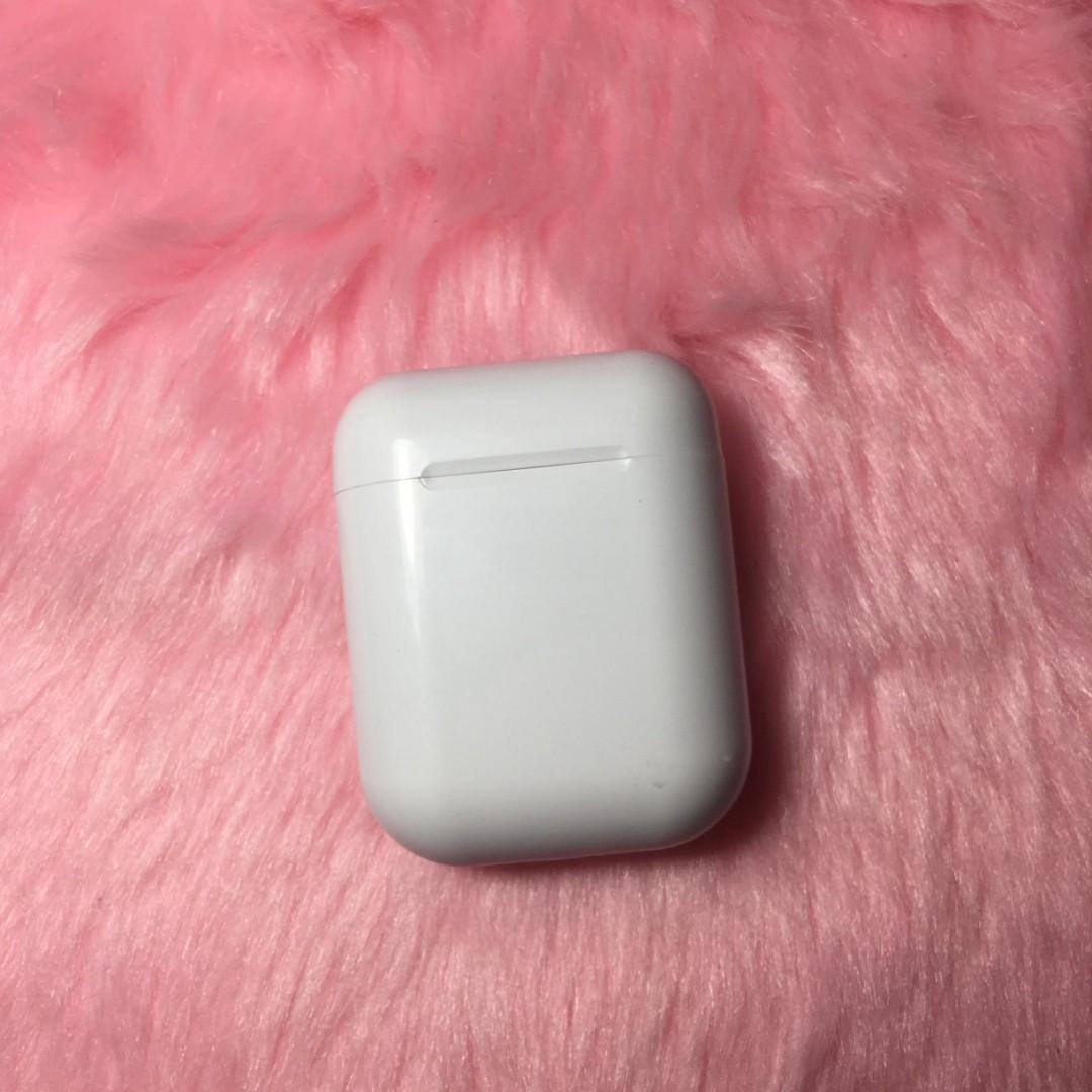 Airpods (Category: Earphones) located in Cabuyao City. Submitted by reesethrifts (Listing ID 245523664, Image 3). Description: Price is negotiable! Brand New!!! RFS: meron na bago earpods hehe.