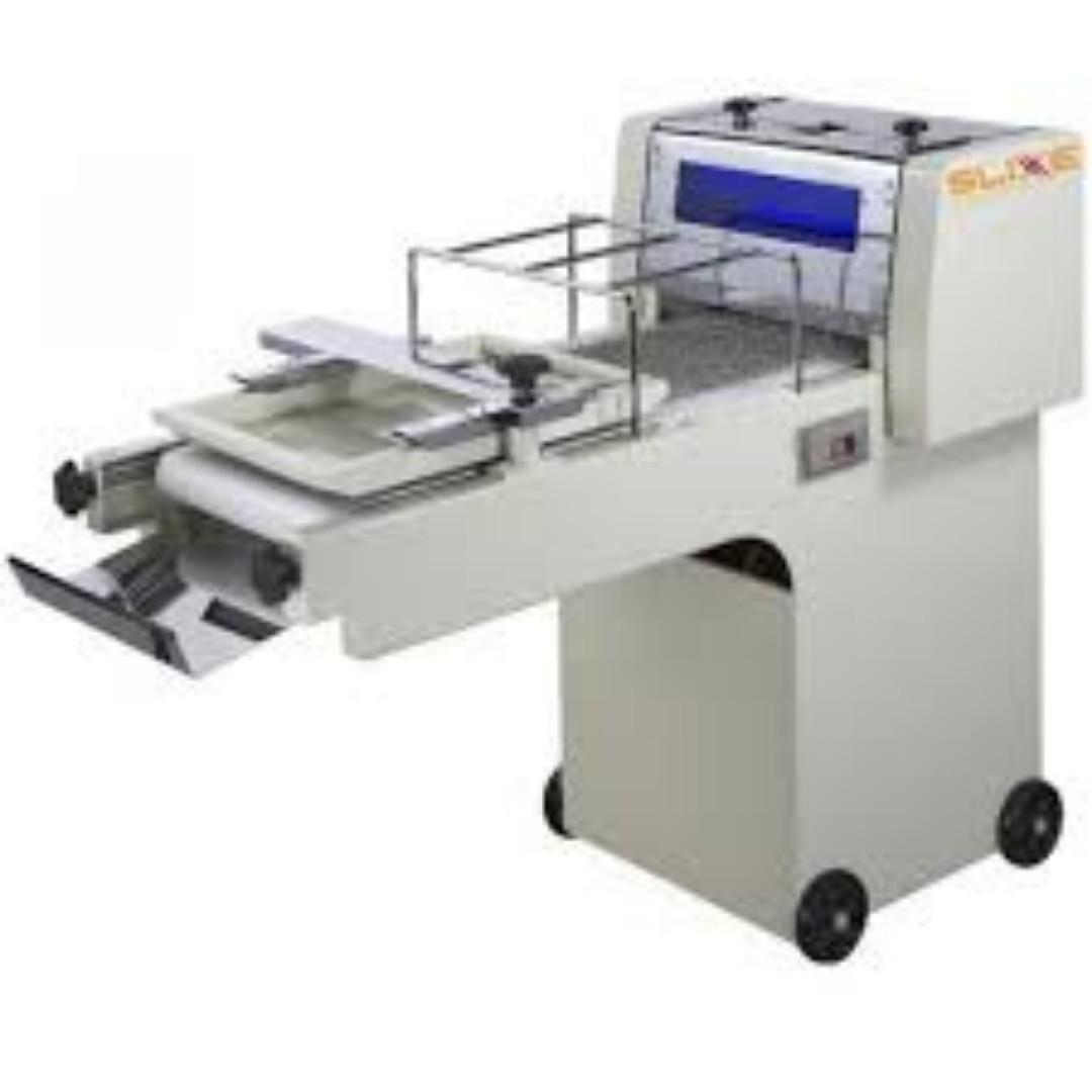 bakery equipment for bake shop (Category: Bakeware) located in Manila. Submitted by christbooth (Listing ID 245485525, Image 1). Description: dough /toast moulder 1390x660x1060mm voltage: 220v/60hz power:1.1kw specification: 380mm.