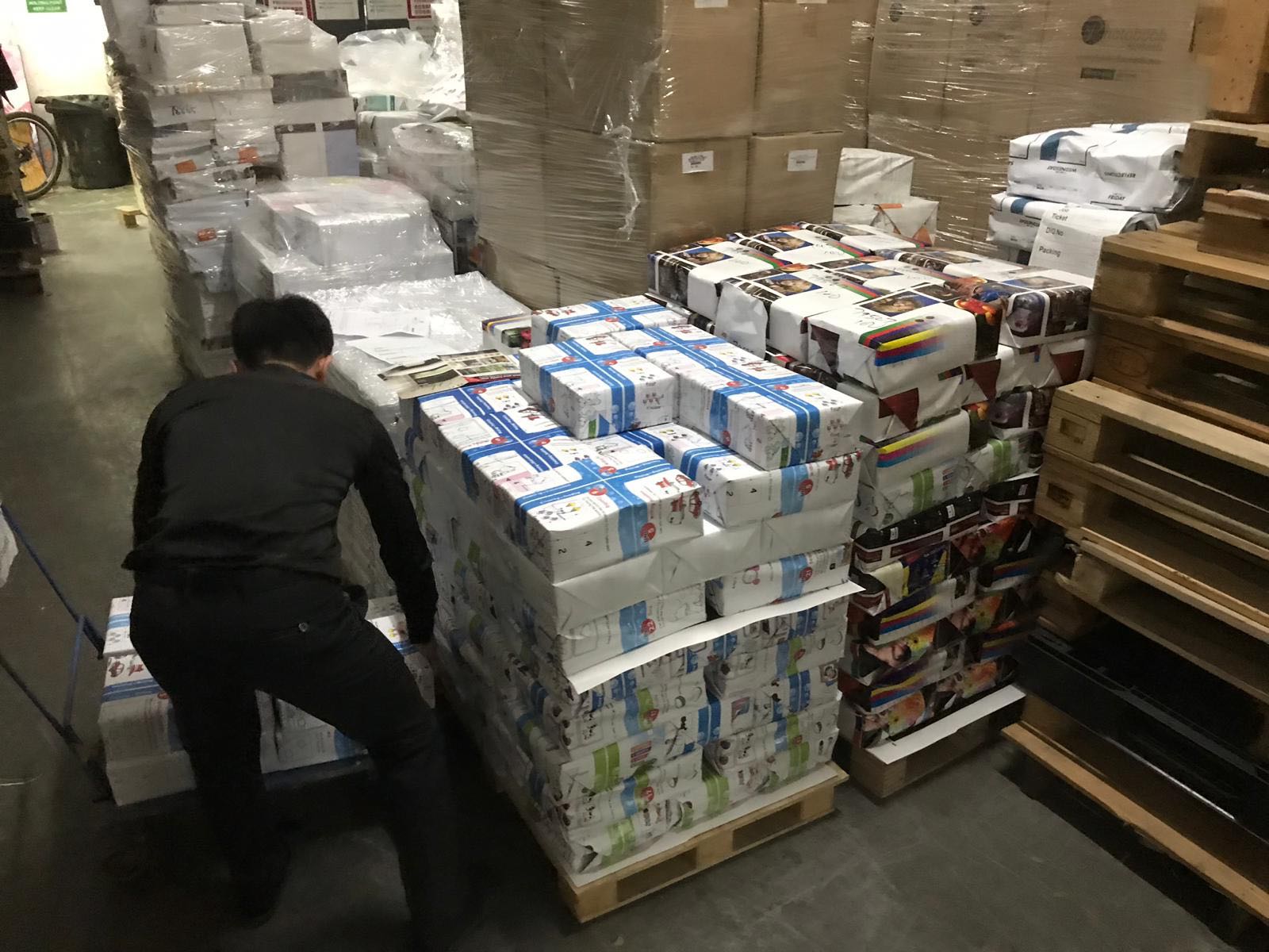 Magazine Distributor needed, Everything Else on Carousell