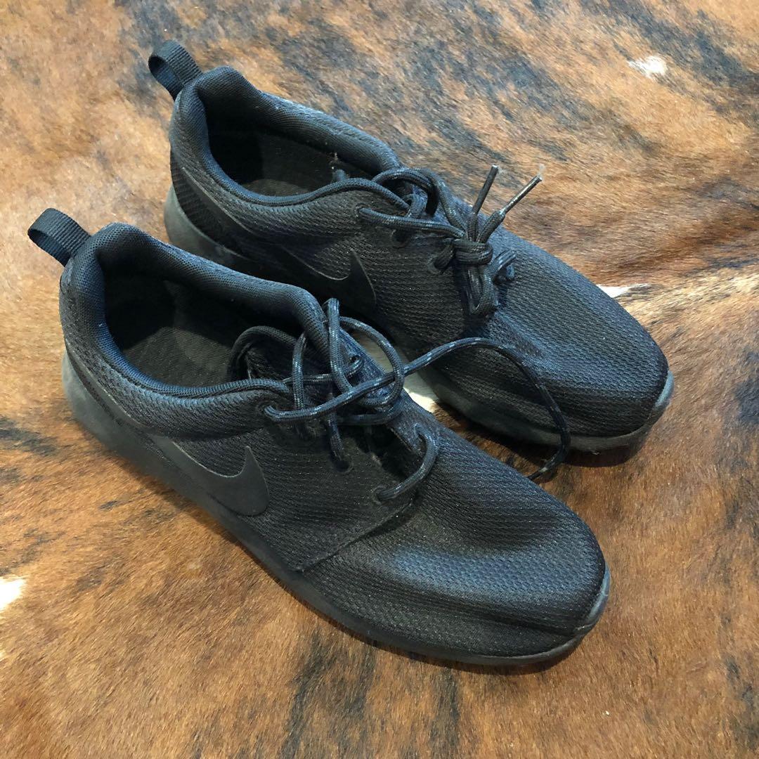 roshe run all black