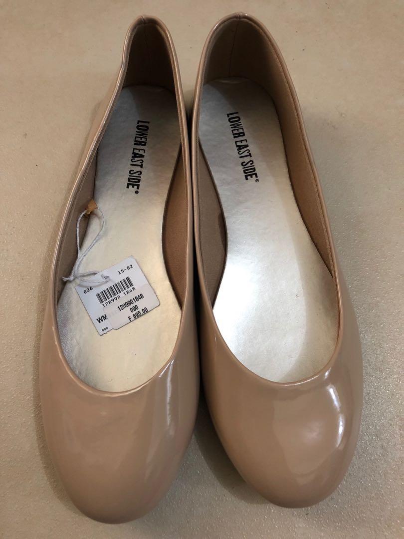 Payless nude flat shoes Chelsea style