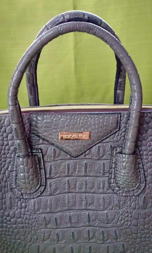 Preloved bag 2 way (Category: Tote Bags) located in San Juan City. Submitted by stufforless (Listing ID 245610859, Image 2). Description: *SALE* Preloved eloquator bag No flaws Pwede 2 way (no sling included) Good condition MOP: BPI,BDO,,PALAWAN SHIPPING: fastrack,lbc,jrs.