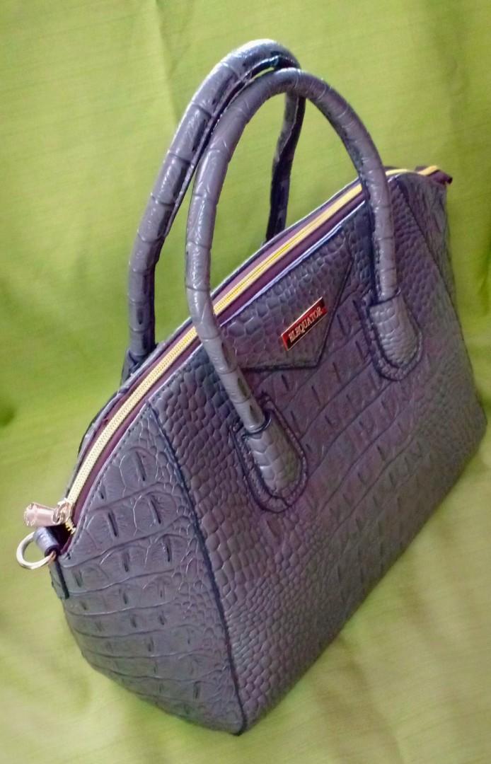 Preloved bag 2 way (Category: Tote Bags) located in San Juan City. Submitted by stufforless (Listing ID 245610859, Image 3). Description: *SALE* Preloved eloquator bag No flaws Pwede 2 way (no sling included) Good condition MOP: BPI,BDO,,PALAWAN SHIPPING: fastrack,lbc,jrs.