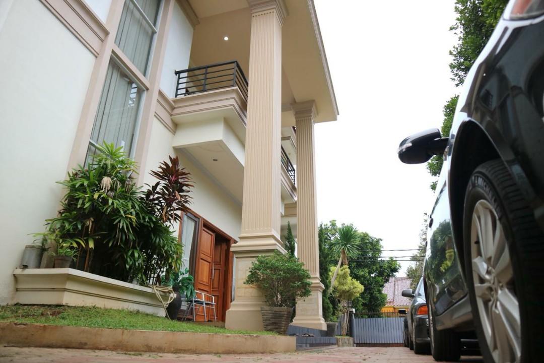 Rumah Mewah Dengan 4 Kamar Dengan Halaman Yang Luas Di Seberang Raffles Hills Cibubur Properti Dijual Di Carousell