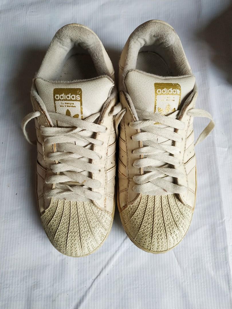 Get Wallpaper Sepatu Adidas Putih Kotor Pemakaian Fesyen Wanita Sepatu Di For Android