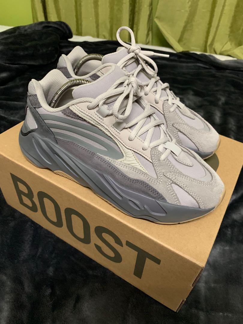 yeezy 700 8.5