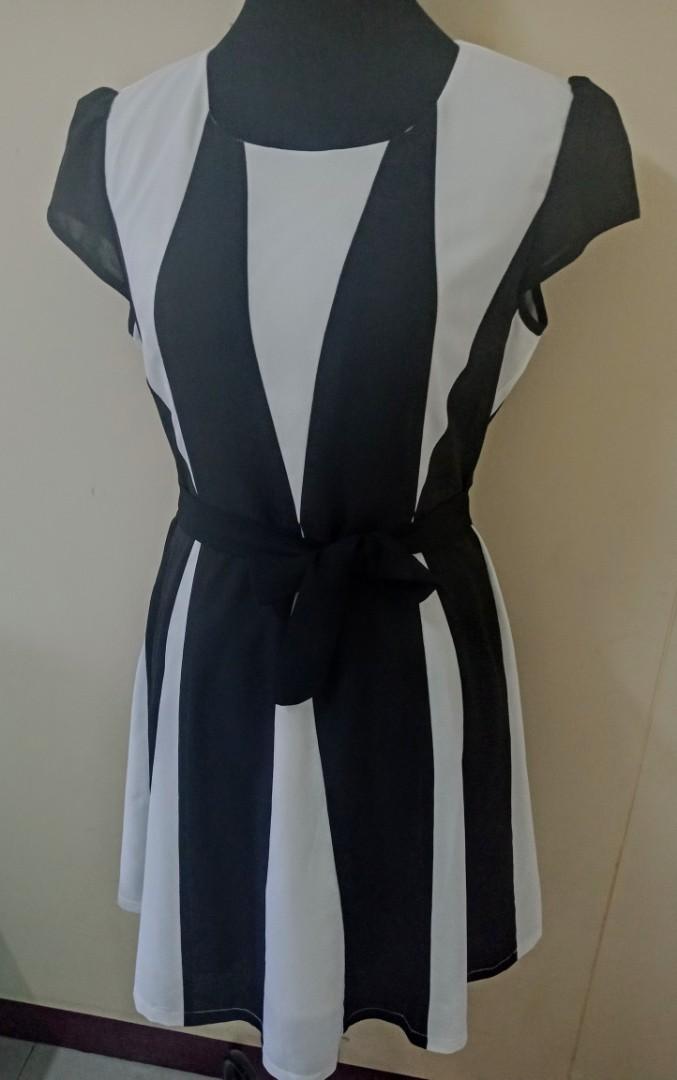 Black&white dress (Category: Dresses) located in Cebu City. Submitted by amarella (Listing ID 245754227, Image 2). Description: Can fit m-l.
