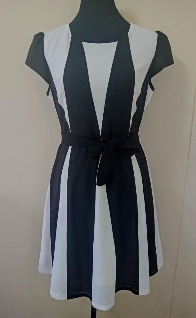 Black&white dress (Category: Dresses) located in Cebu City. Submitted by amarella (Listing ID 245754227, Image 1). Description: Can fit m-l.
