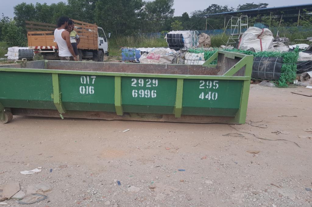 RORO BIN (Category: Others) located in Kajang. Submitted by naomijudah (Listing ID 245724148, Image 2). Description: Description: We provide roro bin service for - Domestic / Bulk / Contruction / Renovation - Factory / Night Market / Hyper Market / School - Tree / Wood / Old Funiture / Sofa / Stone RATE PRICE IS DEPEND ON BINS SIZE AND RENTAL DURATION RORO BIN SIZE AVAILABLE :- SIZE 2 FT (12 X 6 X 2 ) SIZE 4 FT (12 X 6 X 4 ) For More Inquiry Plea
