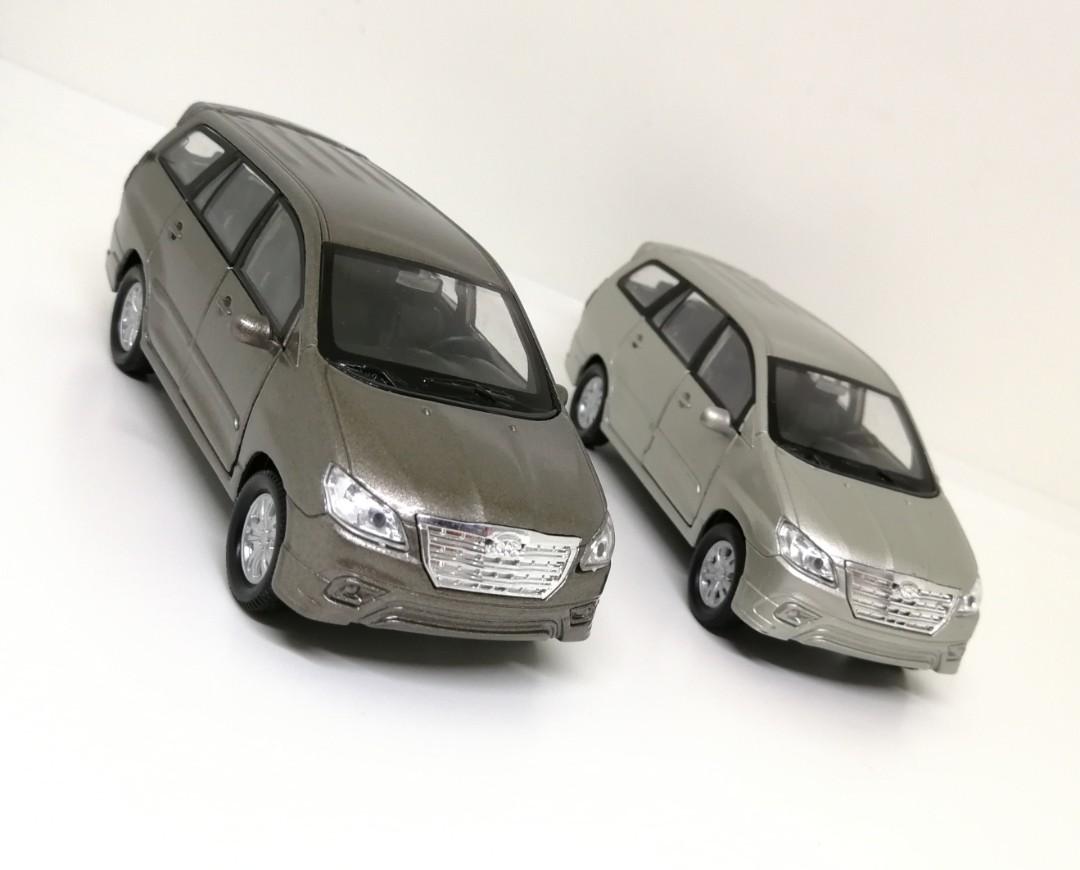 innova toy car