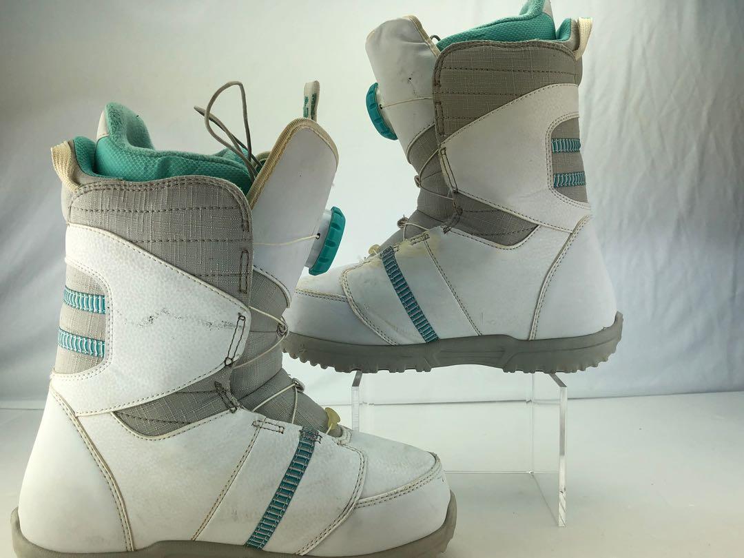 滑雪鞋 Burton Kids Zipline Snowboard Boots Size 38 On Carousell