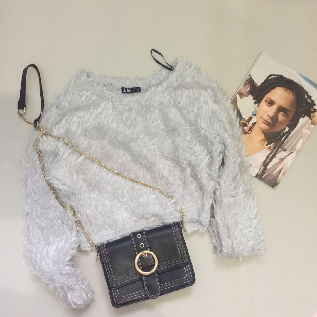 Faux Fur crop sweat shirt (Category: Others Tops) located in Pasig City. Submitted by settey (Listing ID 245925654, Image 3). Description: Top: 200.00 shorts: 150.00.