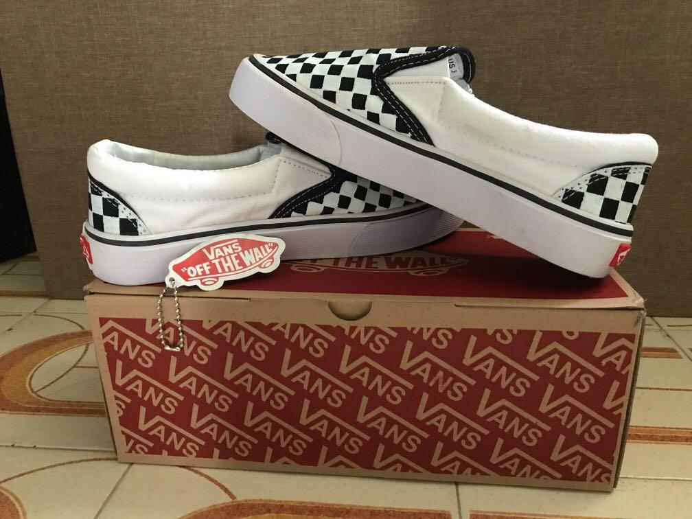 vans shoes slip on black and white