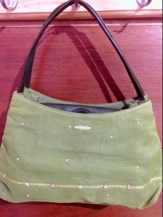 (Kategori: ) berada di . Dikirim oleh pilapili_Boutique (ID iklan 196914189, Gambar 1). Deskripsi: .