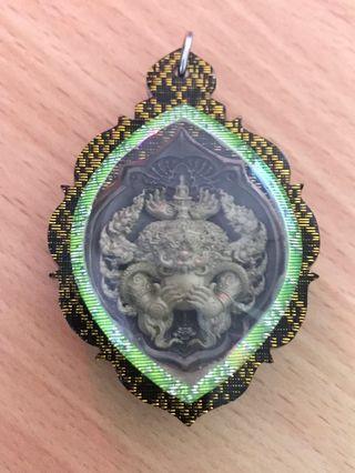 Phra Rahu Sapettee ( with magnifying case )