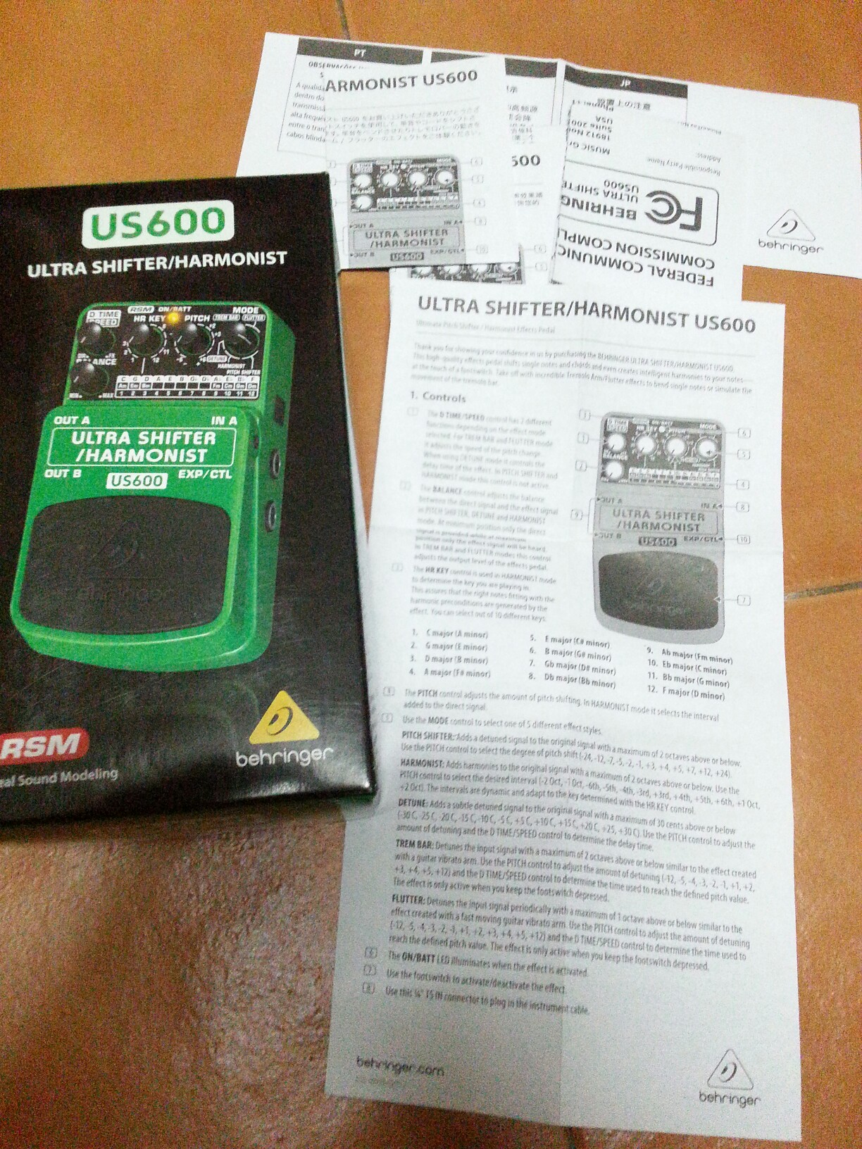 Behringer　Ultra　US600　Toys,　Musical　Instruments　Shifter　Harmonist　pedal,　Music　Hobbies　Media,　on　Carousell