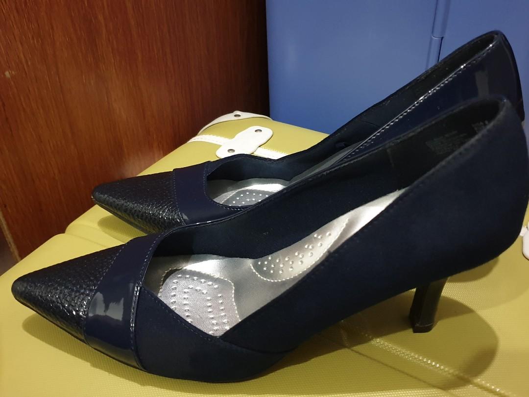 navy comfort heels