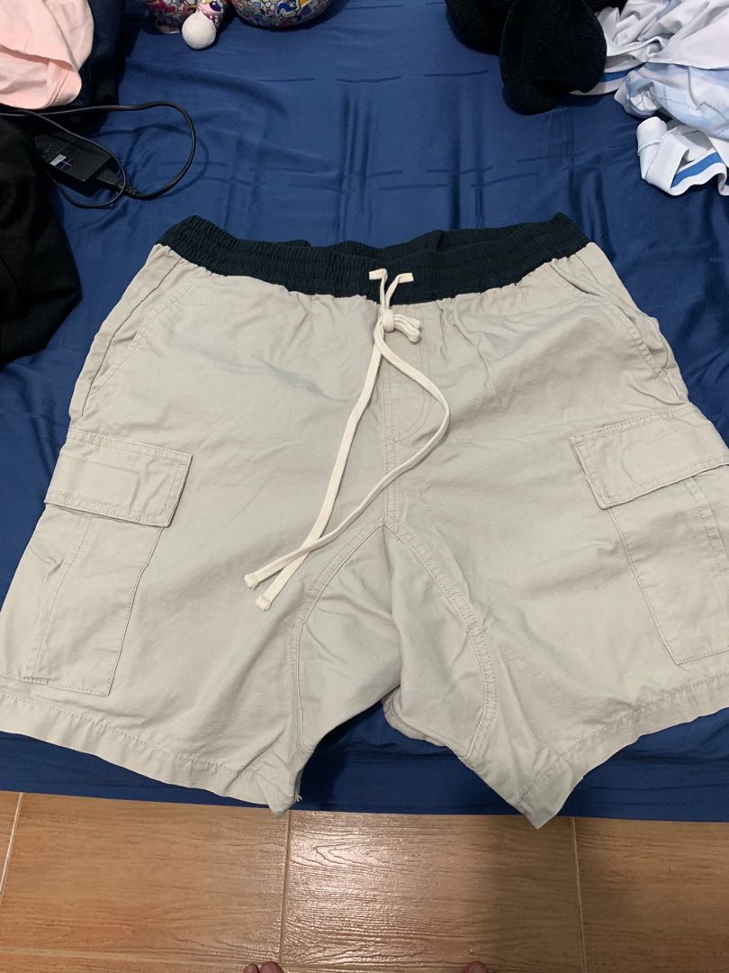FEAR OF GOD ESSENTIALS CARGO SHORTS KHAKI