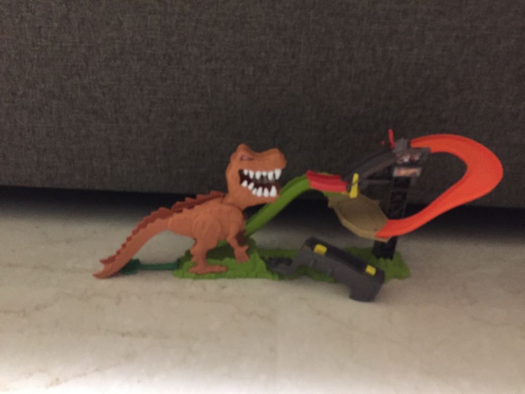 dinosaur attack playset