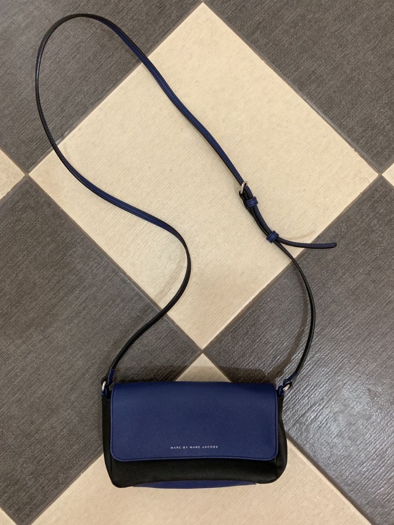 Marc jacobs the mini sling bag 2025