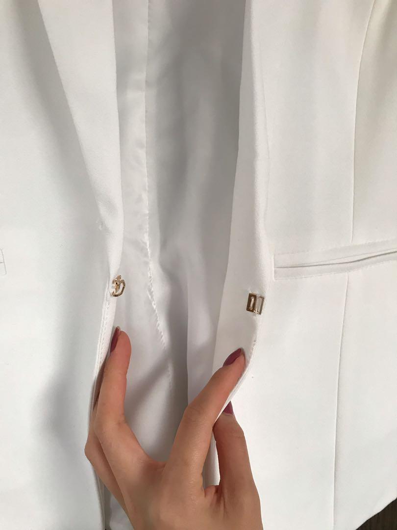 NEW HALF PRICE No sleeves White Blazer Smart casual