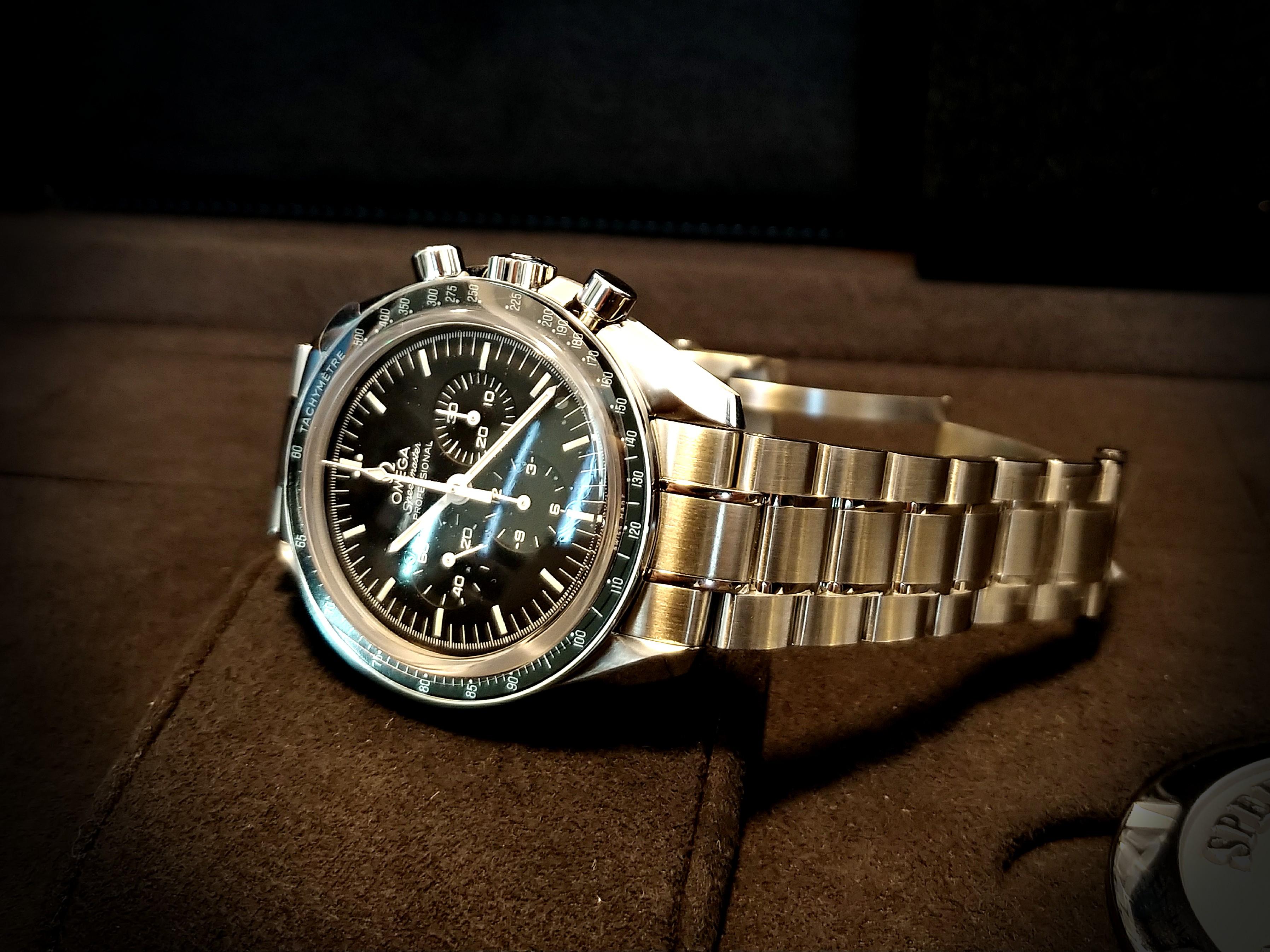 speedmaster moonwatch sapphire