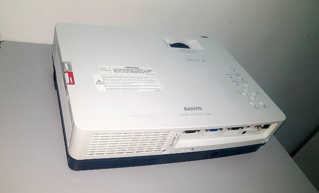 Sanyo PLCXW200 LCD projector portable Specs, Computers & Tech