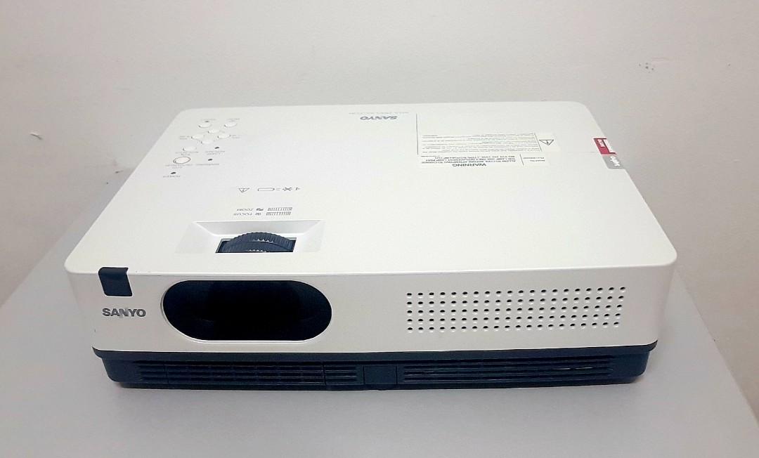 Sanyo PLCXW200 LCD projector portable Specs, Computers & Tech