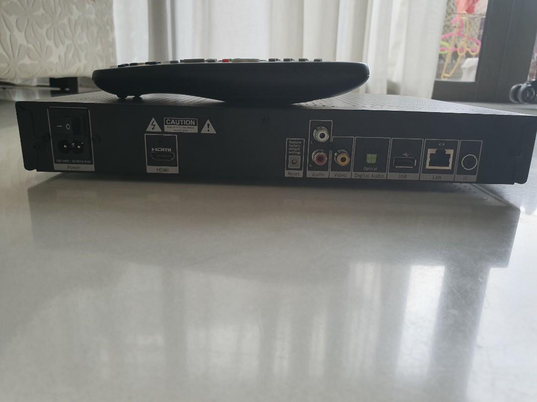 Singtel TV set top box with remote, TV & Home Appliances, TV