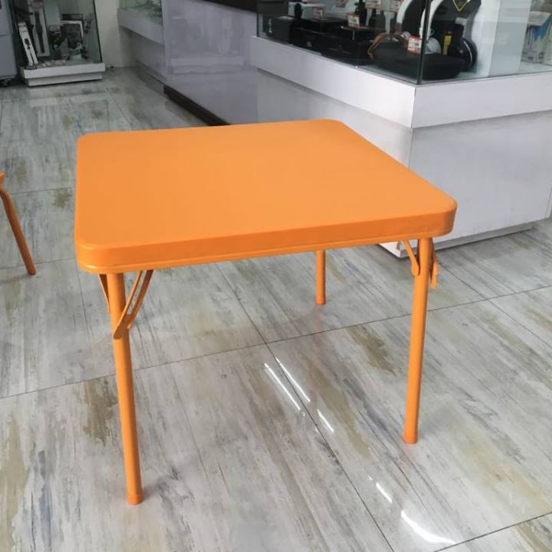 SUMO SKTTABLE Square Solid Top KIDDIE table with foldable steel legs