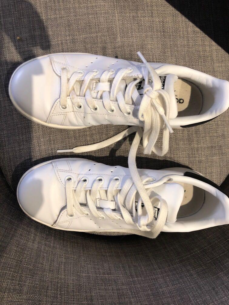 Black stan smiths size 6 hotsell