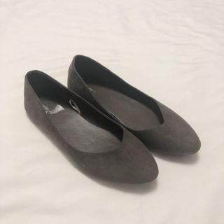 BNWOT Grey Pointy Flats