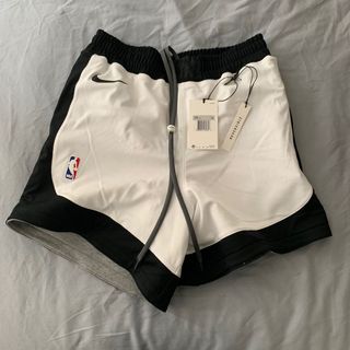 Fear of god x nike reversible shorts hotsell summit white