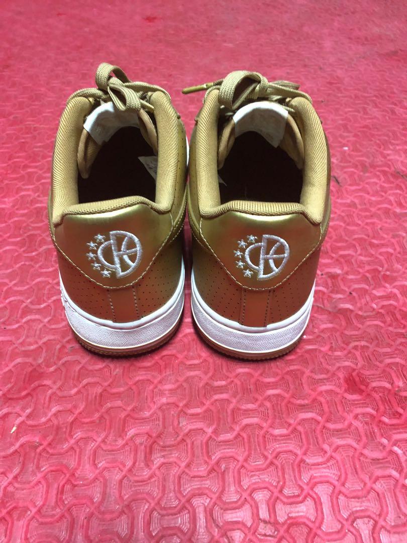 Air force 1 dream team 1992 (Category: Sneakers) located in Manila. Submitted by bachus (Listing ID 246234696, Image 3). Description: Pre owned mint condition air force 1 dream team 1992 with og box us 8.meetup makati or taguig.can be delivered via grab at ur expense.