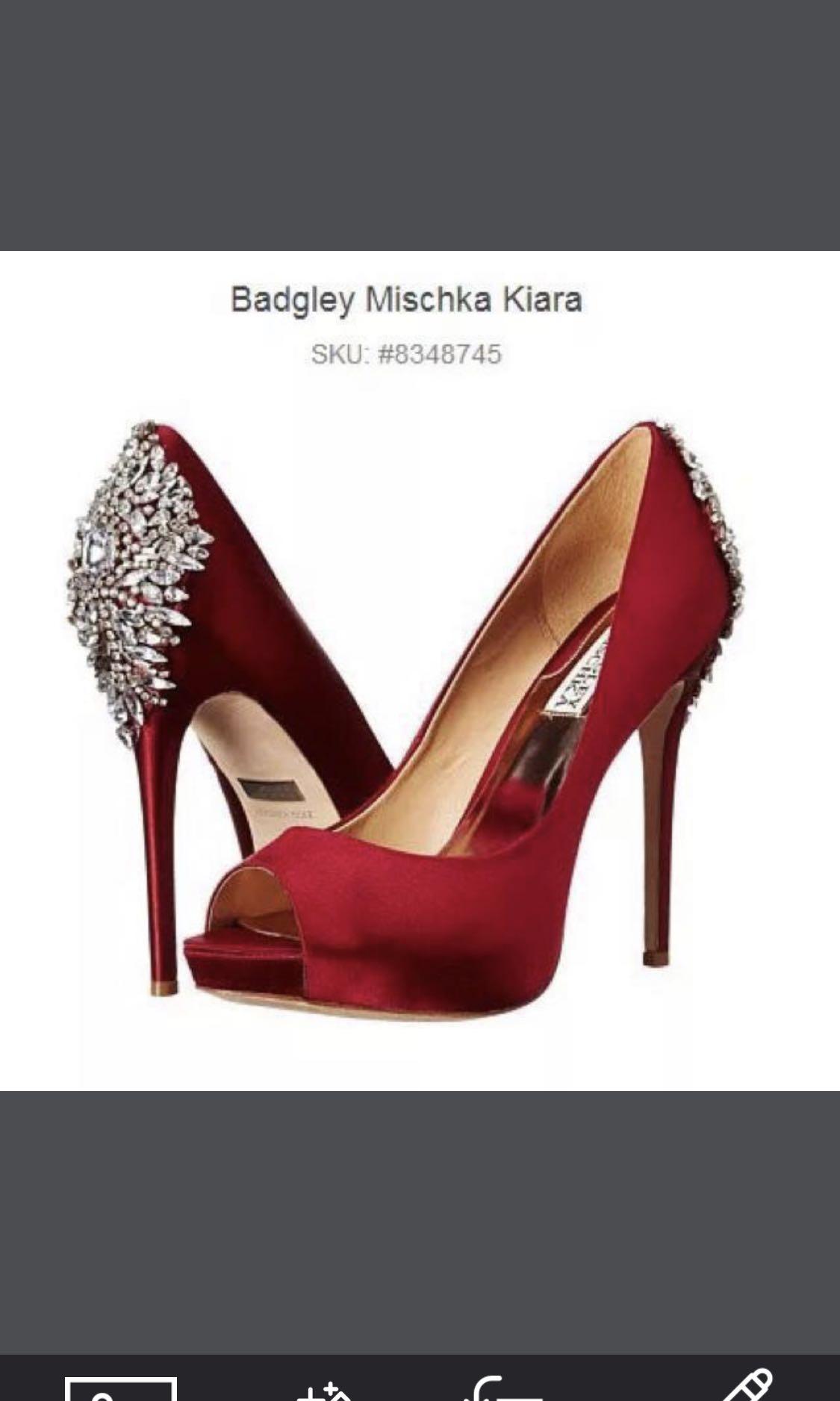 badgley mischka shoe size