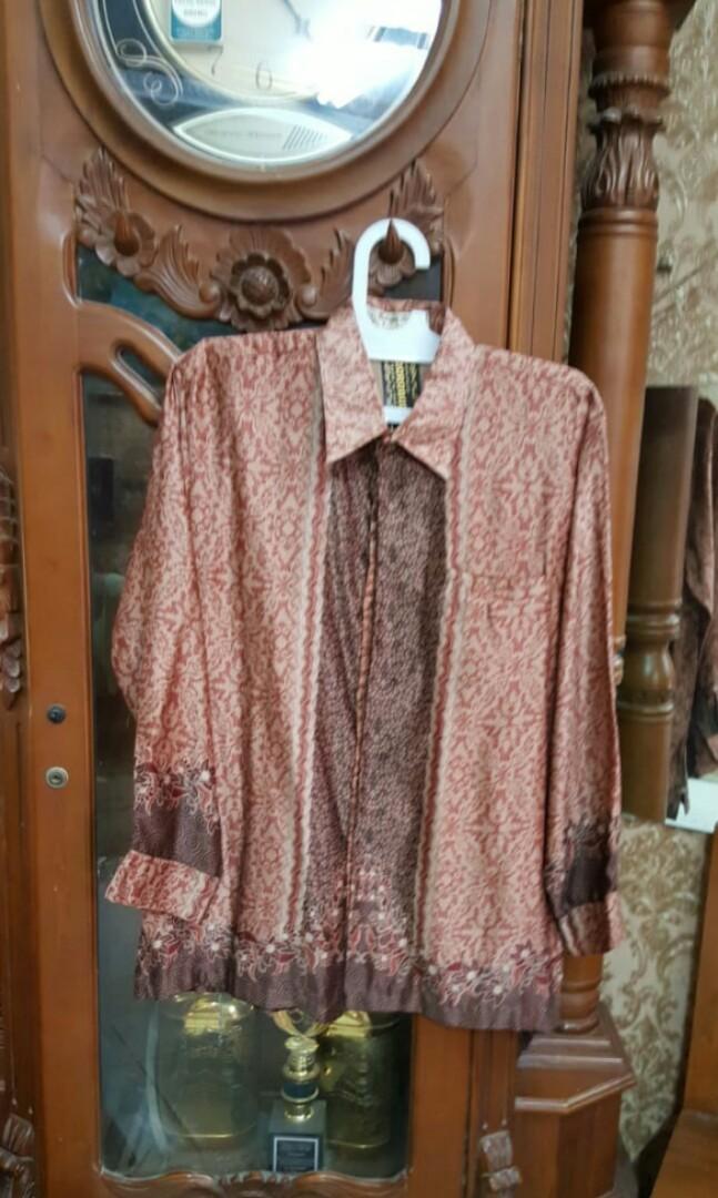 Batik Pria Semi Sutra Xl Fesyen Pria Pakaian Atasan Di Carousell