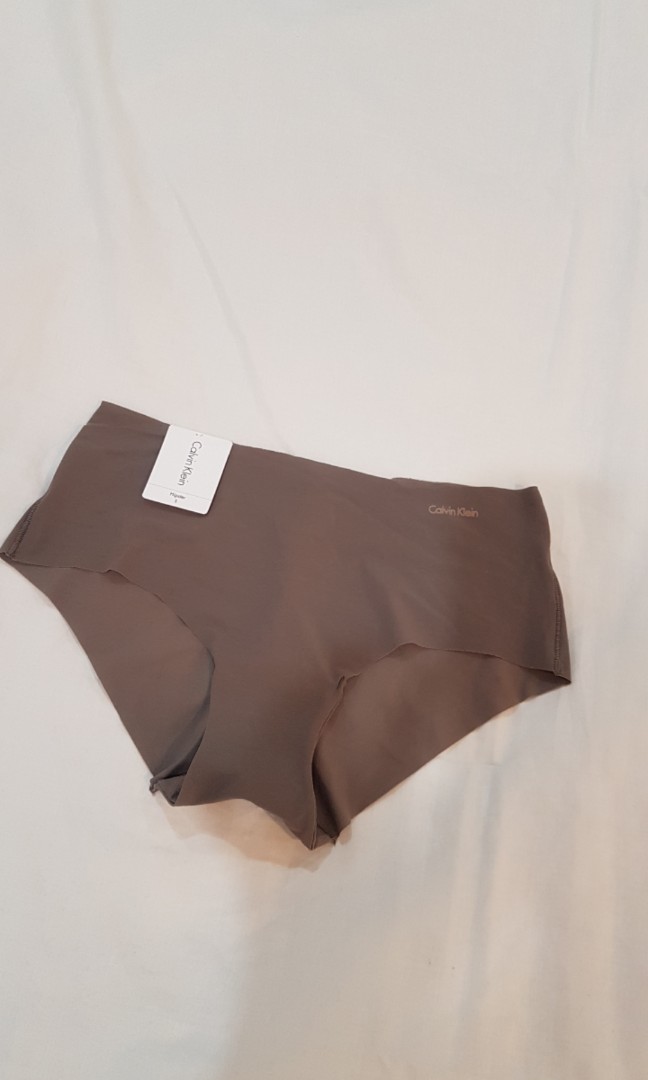 https://media.karousell.com/media/photos/products/2019/08/18/calvin_klein_seamless_underwear_1566085962_fdcee9dc.jpg
