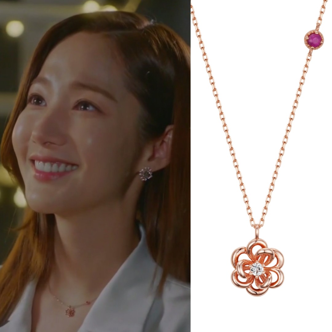 Her private life necklace outlet