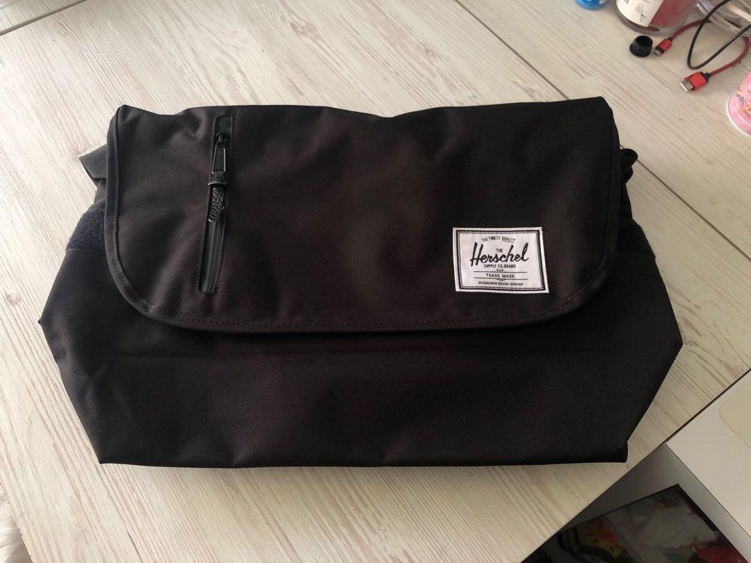 Herschel Messenger Bag, Men's Fashion, Bags, Sling Bags on Carousell