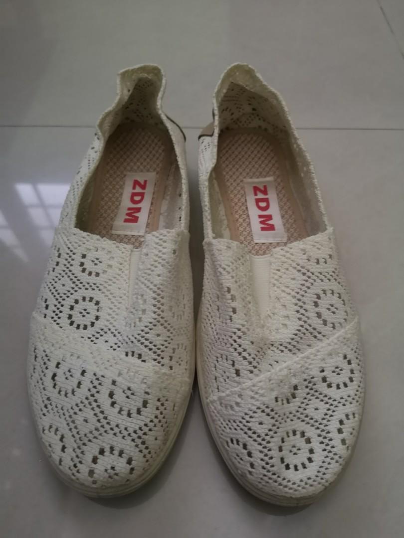 cream colored shoe laces