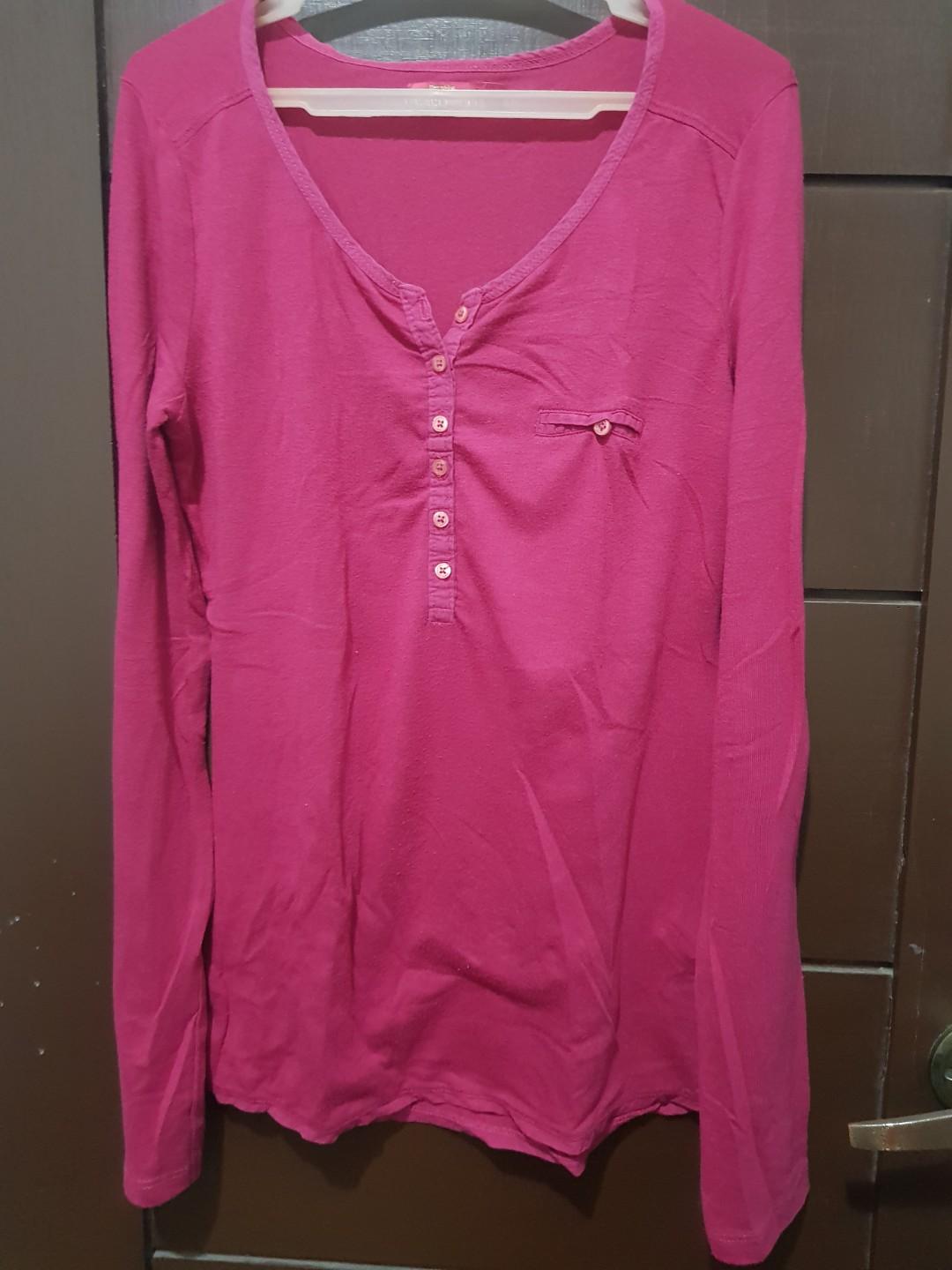 Magenta Bershka long sleeves (Category: Longsleeves) located in Pasig City. Submitted by gavdan (Listing ID 246284697, Image 1). Description: Perfect for sweater weather Used but not abused.