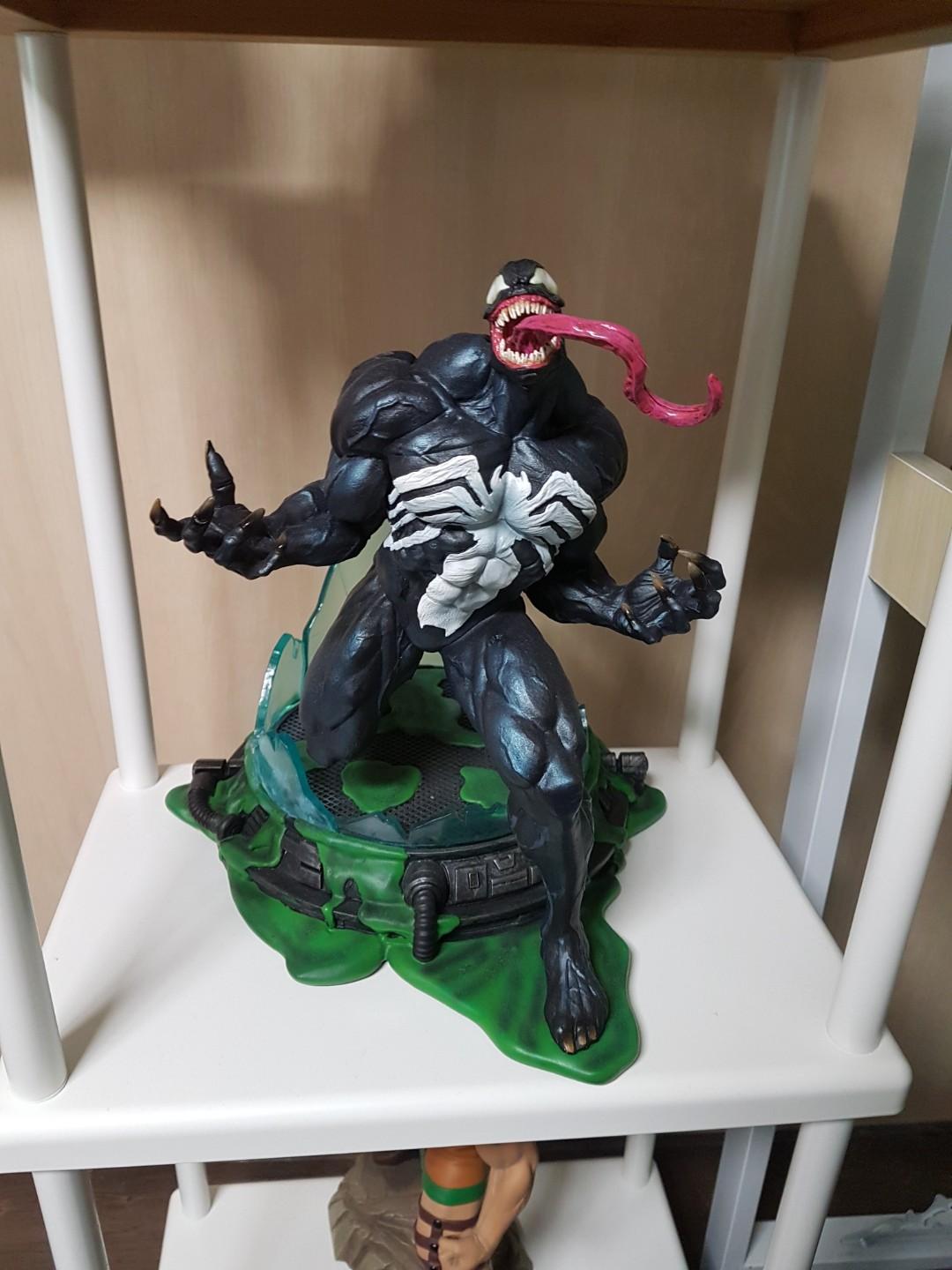 marvel premier collection venom statue