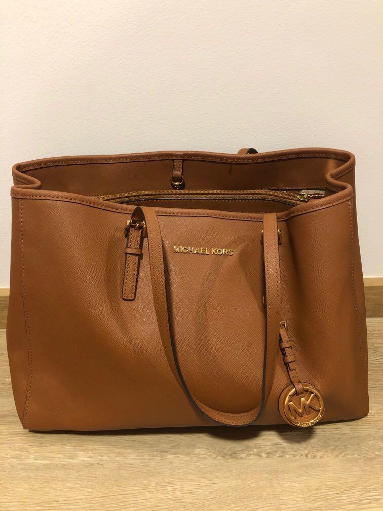 michael kors luggage color