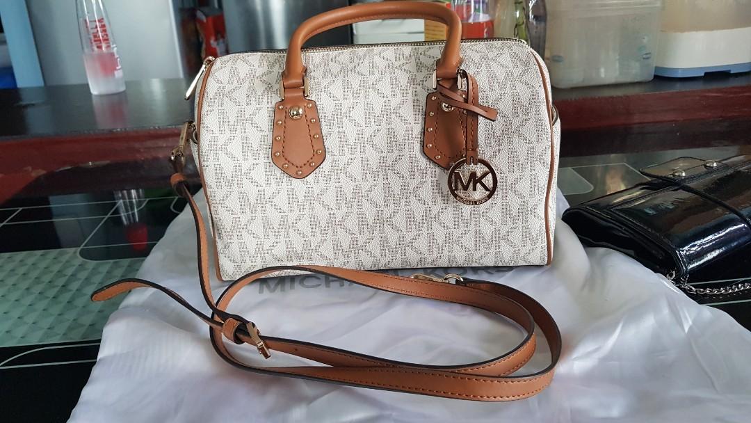 Preloved MK boston bag original w/ tag care card & dush bag, Luxury, Bags & Wallets on Carousell