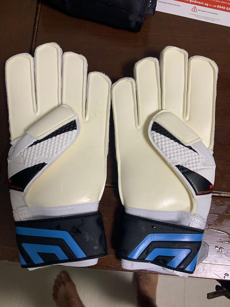umbro football gloves
