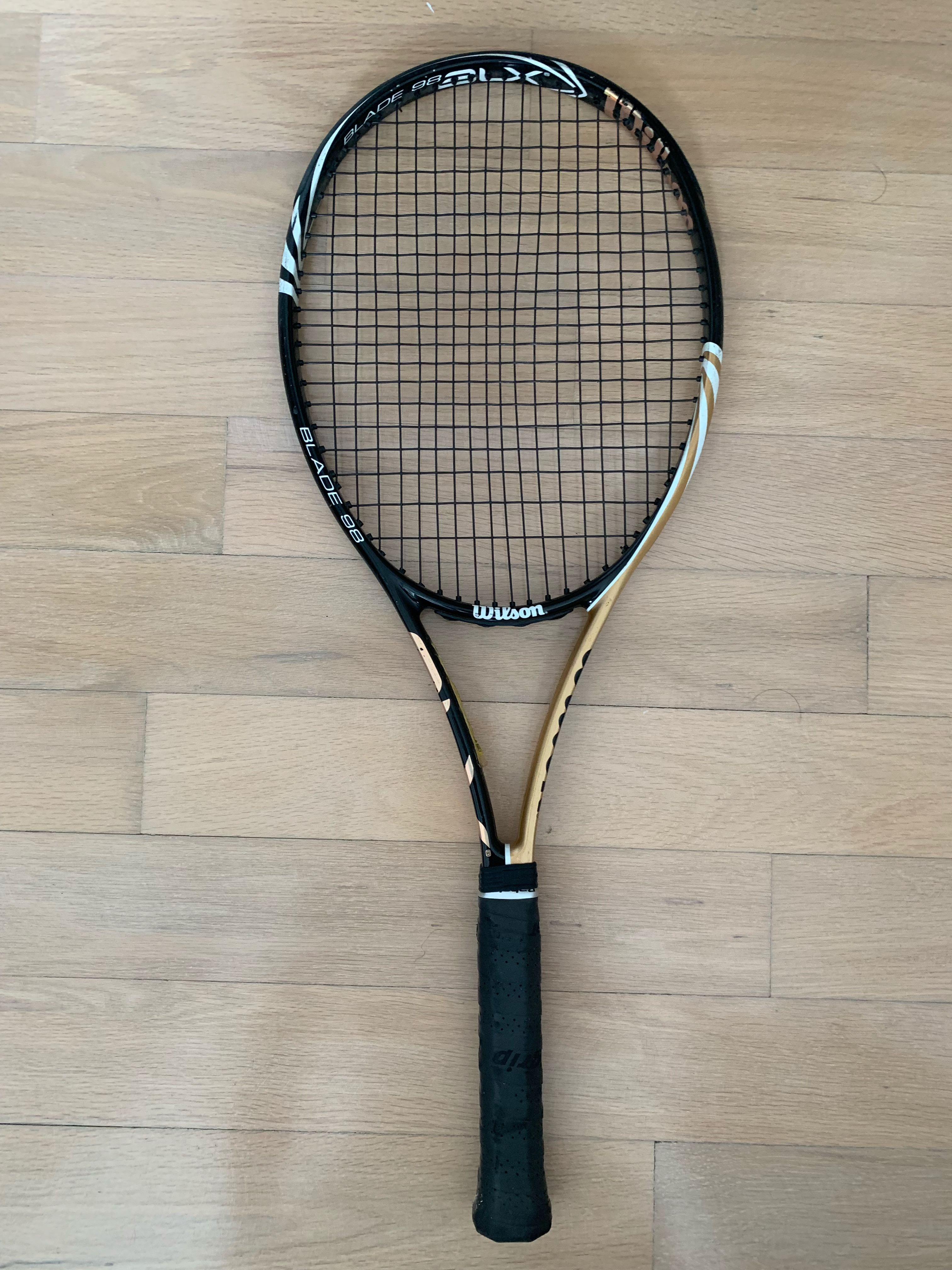Wilson Blade tennis racket 網球拍, 運動產品, 運動與體育, 運動與體育 - 球拍和球類運動 - Carousell